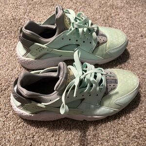 Women’s 7.5 huaraches